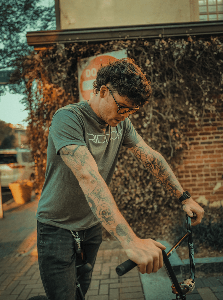 RIDDICK TEES - Riddick Shoes T-Shirt Riddick Shoes